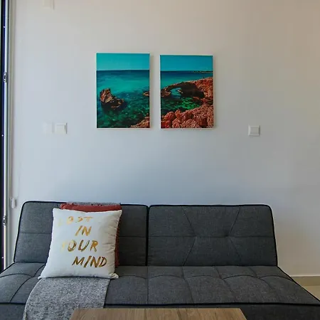 Phaedrus Living - Seaside Luxury Flat Harbour 109 *